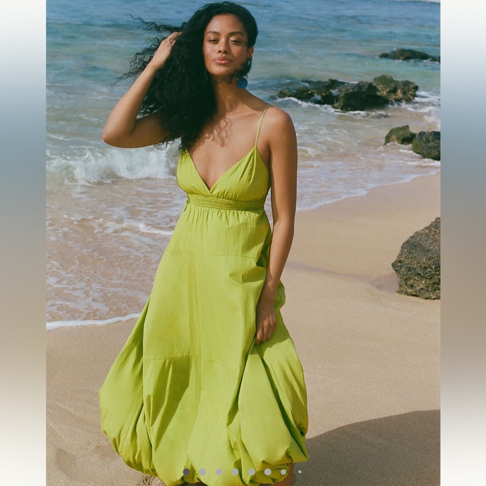 By Anthropologie V-Neck Tiered Bubble-
Hem Dress in green